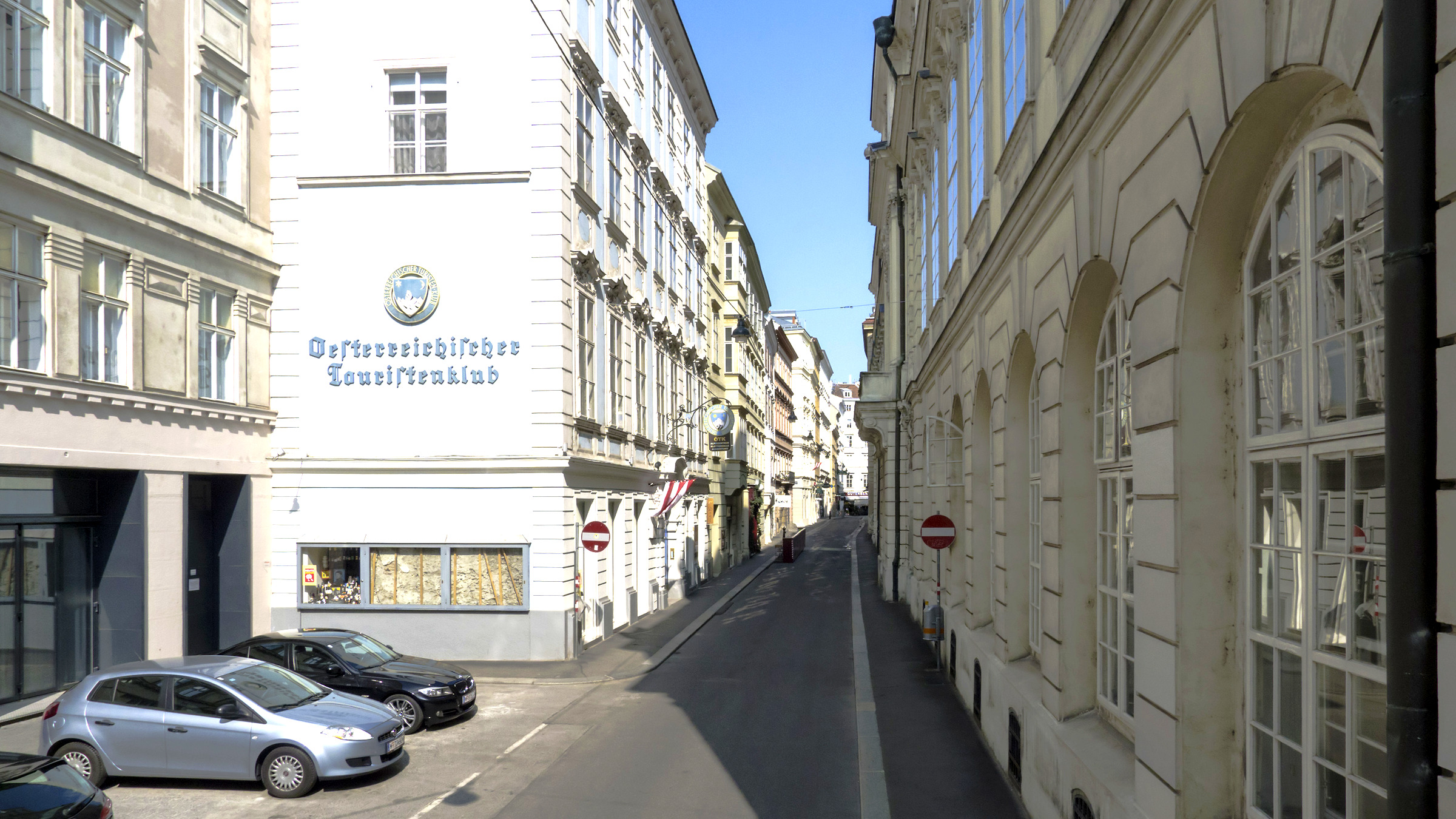 Historische Wiener Innenstadtstraße mit Wohn- und Geschäftshäusern